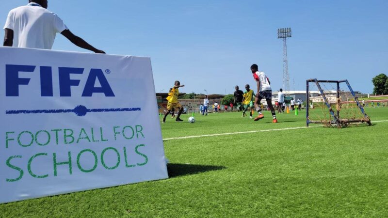 Photo: Festival « Football for Schools » à Lomé marque un nouveau départ pour les jeunes togolais