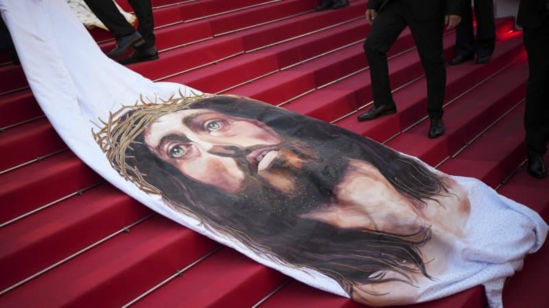 Photo de Jésus Christ à Cannes suscite la controverse