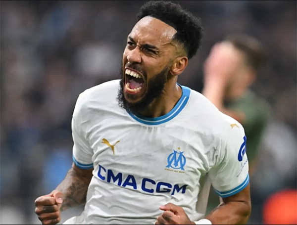 Pierre-Emerick Aubameyang face à un possible départ après une saison exceptionnelle à l’OM