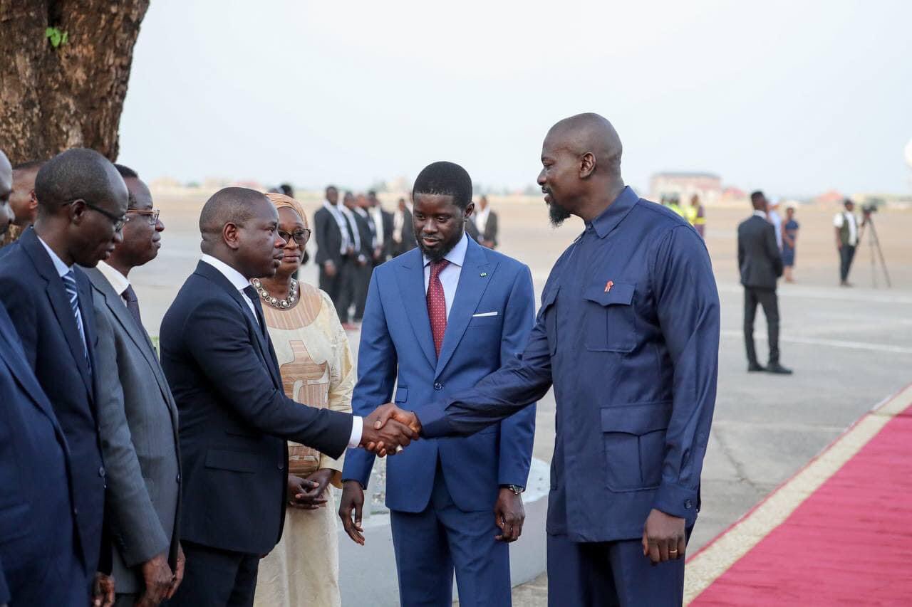 (Photos & Vidéo) L’arrivée de Bassirou Diomaye Faye à Conakry en images