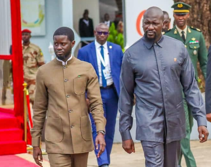 Guinée : Diomaye Faye invite Mamadi Doumbouya à effectuer une visite officielle au Sénégal