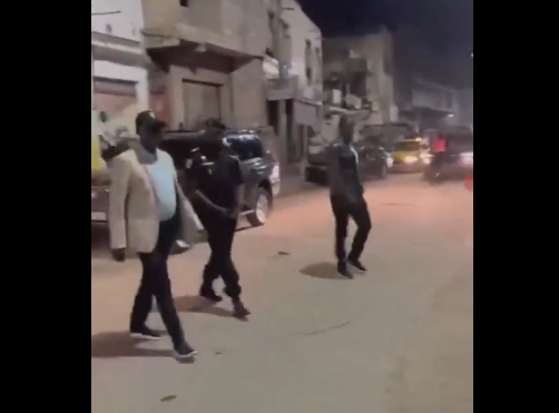 En pleine nuit, le ministre de l’Intérieur Jean baptiste Tine débarque au commissariat de Grand Yoff (vidéo)