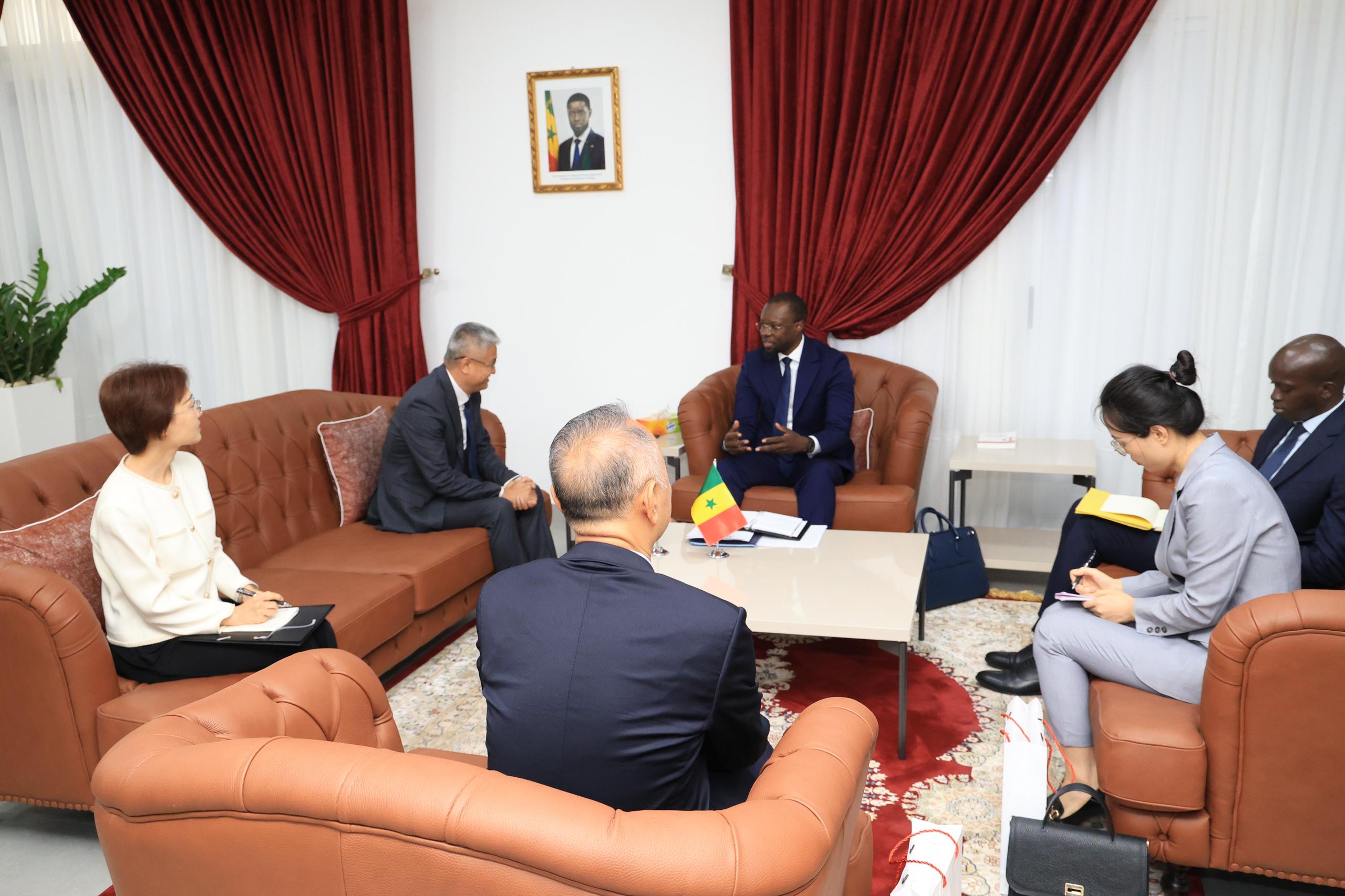 Rencontre diplomatique : Le Premier ministre Ousmane Sonko reçoit l’Ambassadeur de Chine au Sénégal, Xiao Han