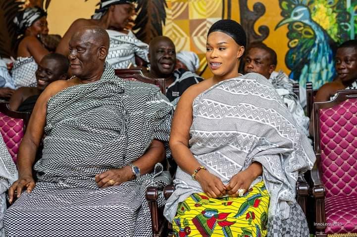 (3) Photos La rappeuse Lousika devient reine-mère en pays Ashanti