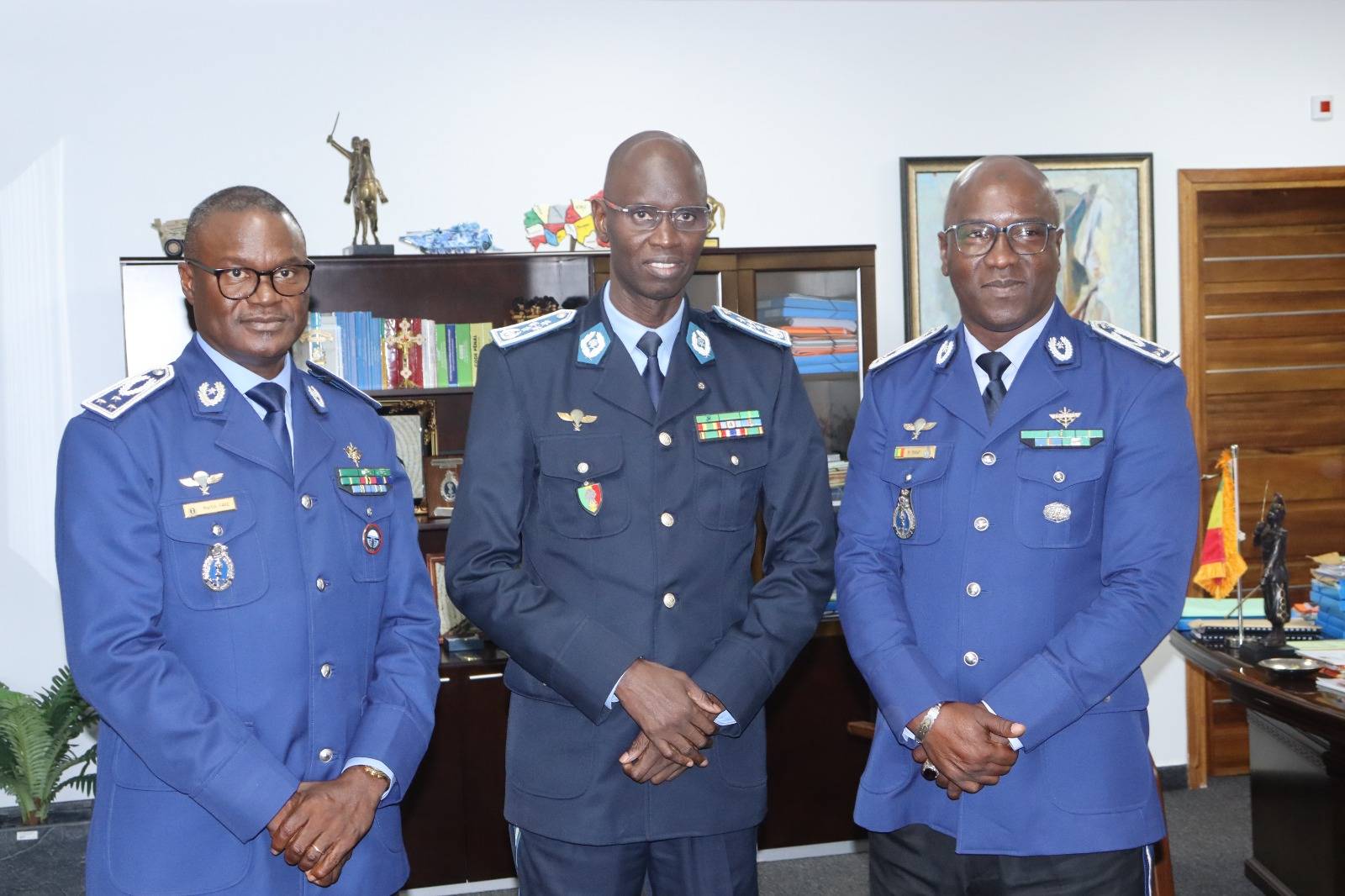 Sécurité nationale : Le Haut Commandant de la Gendarmerie nationale reçoit le Directeur Général de la Police (Photos)