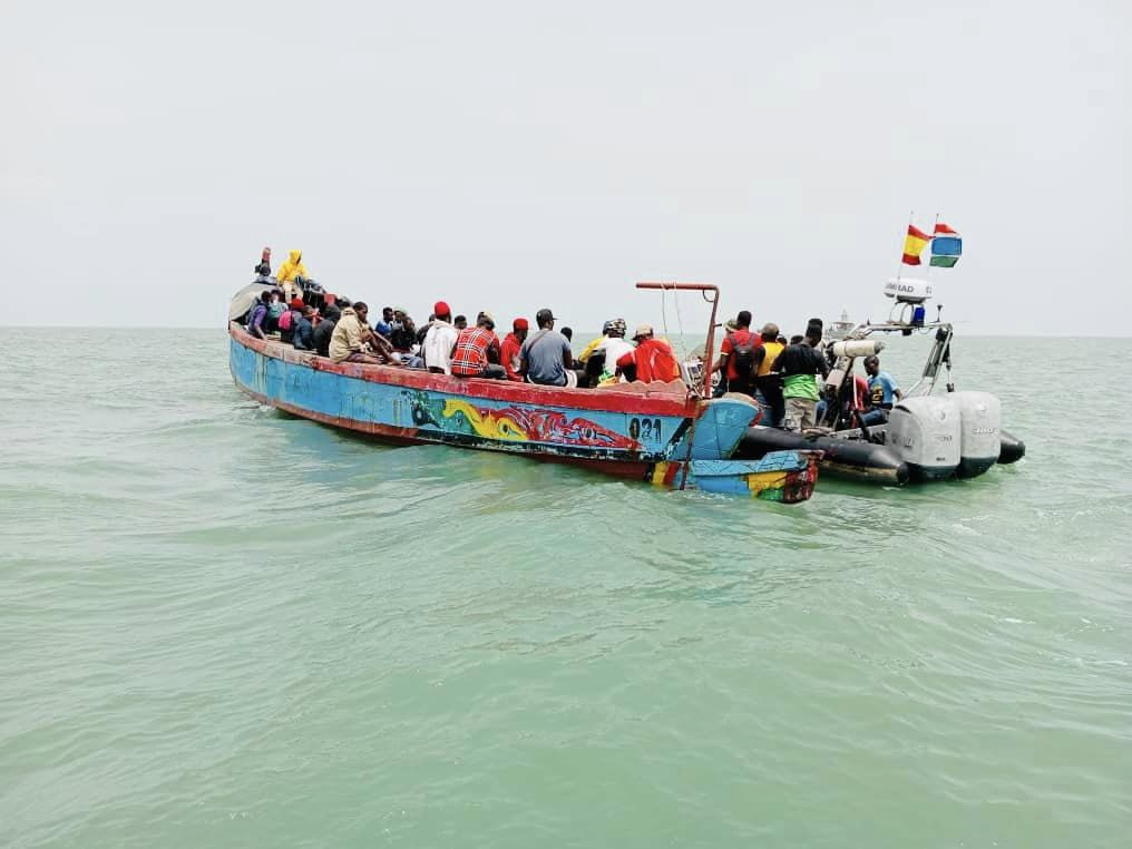 Emigration irrégulière : Une pirogue transportant 66 migrants interceptée par la marine gambienne (Photos)