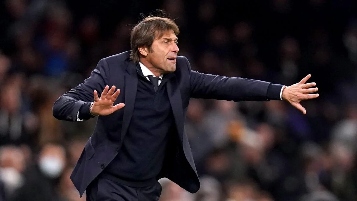 Antonio Conte s’engage avec Naples jusqu’en 2027 : un nouveau départ pour l’entraîneur italien