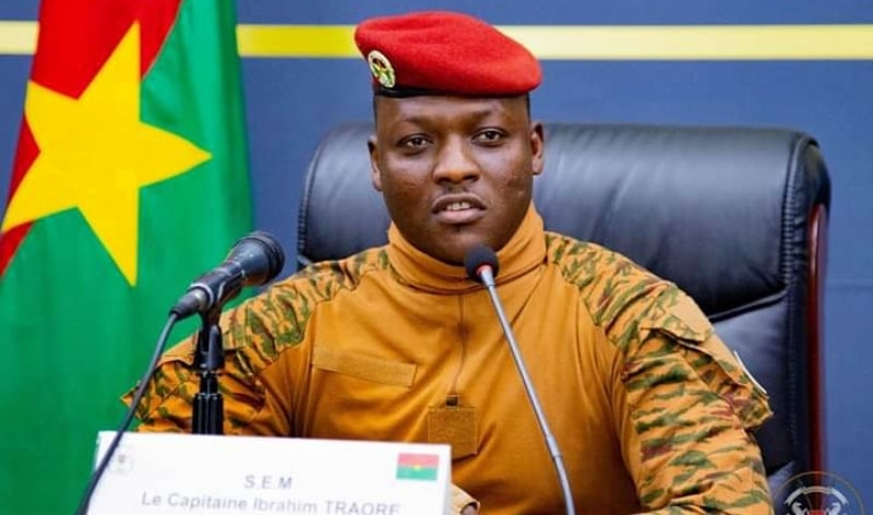 Burkina Faso: Ibrahim Traoré réapparaît après des explosions à la télévision publique