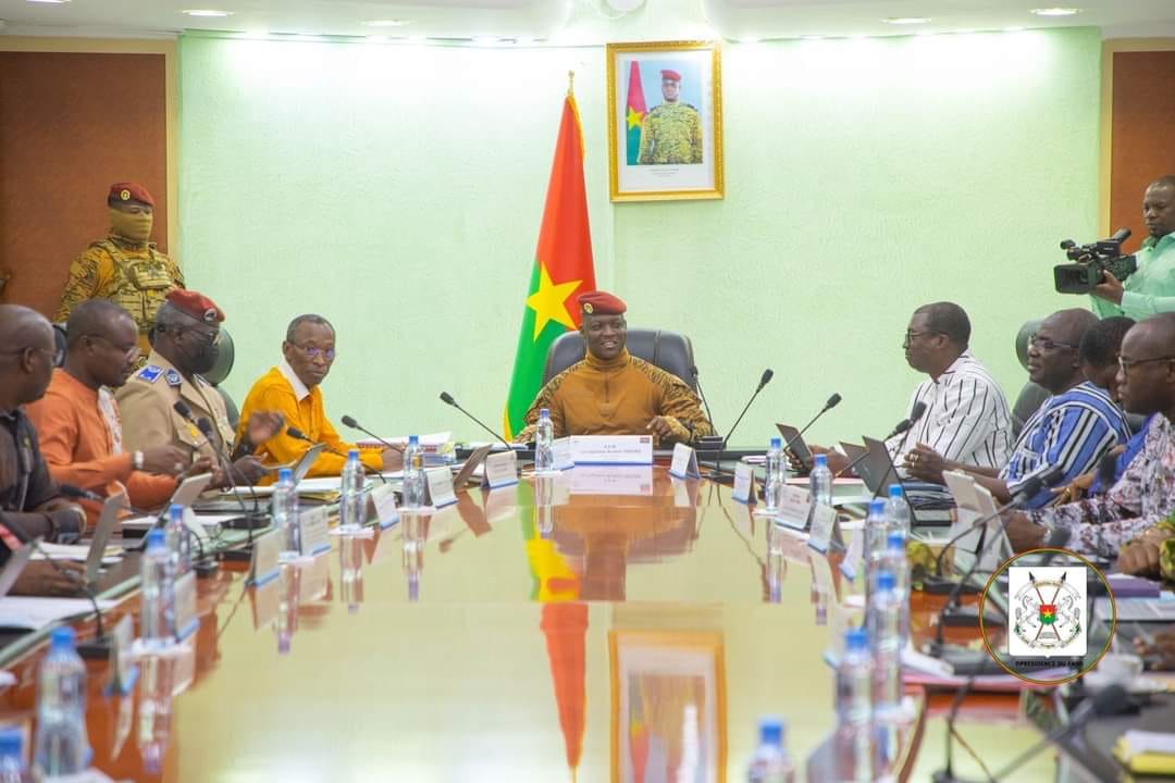 Burkina Faso : Réapparition du Capitaine Traoré après une Attaque Jihadiste Meurtrière