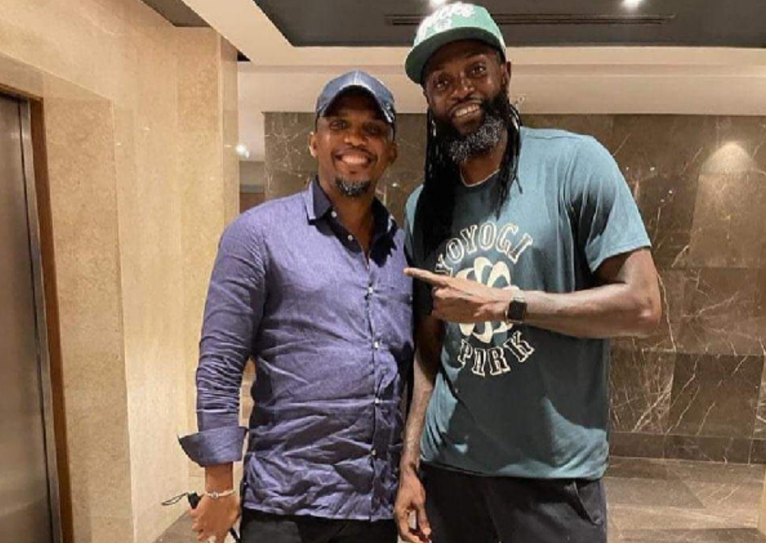 Cameroun: Emmanuel Adebayor soutient Samuel Eto’o au milieu de la crise footballistique