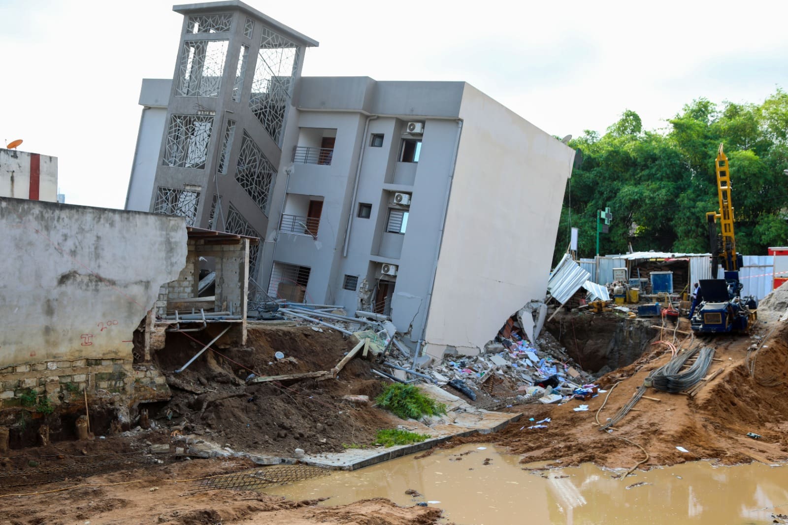 Côte d’Ivoire : effondrement d’un immeuble à Abidjan, causes et responsabilités