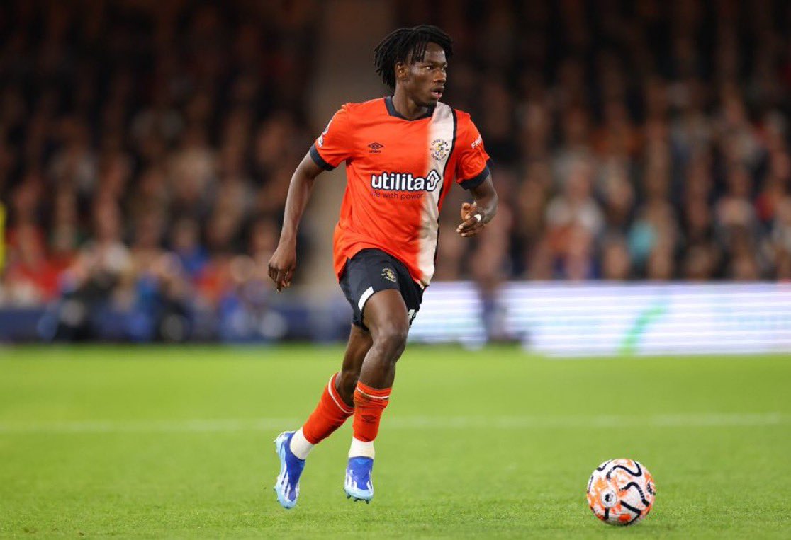 Manchester City : L’avenir incertain d’Issa Kaboré… Everton prêt à frapper fort avec une offre de 15 millions d’euros ?
