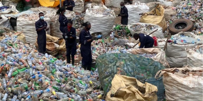 Nigeria : Des Mesures Radicales contre les Plastiques à Usage Unique dès 2025