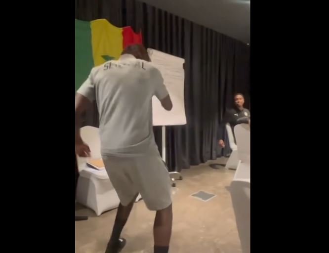 Equipe nationale : Les images du bizutage de Pape Cherif Ndiaye