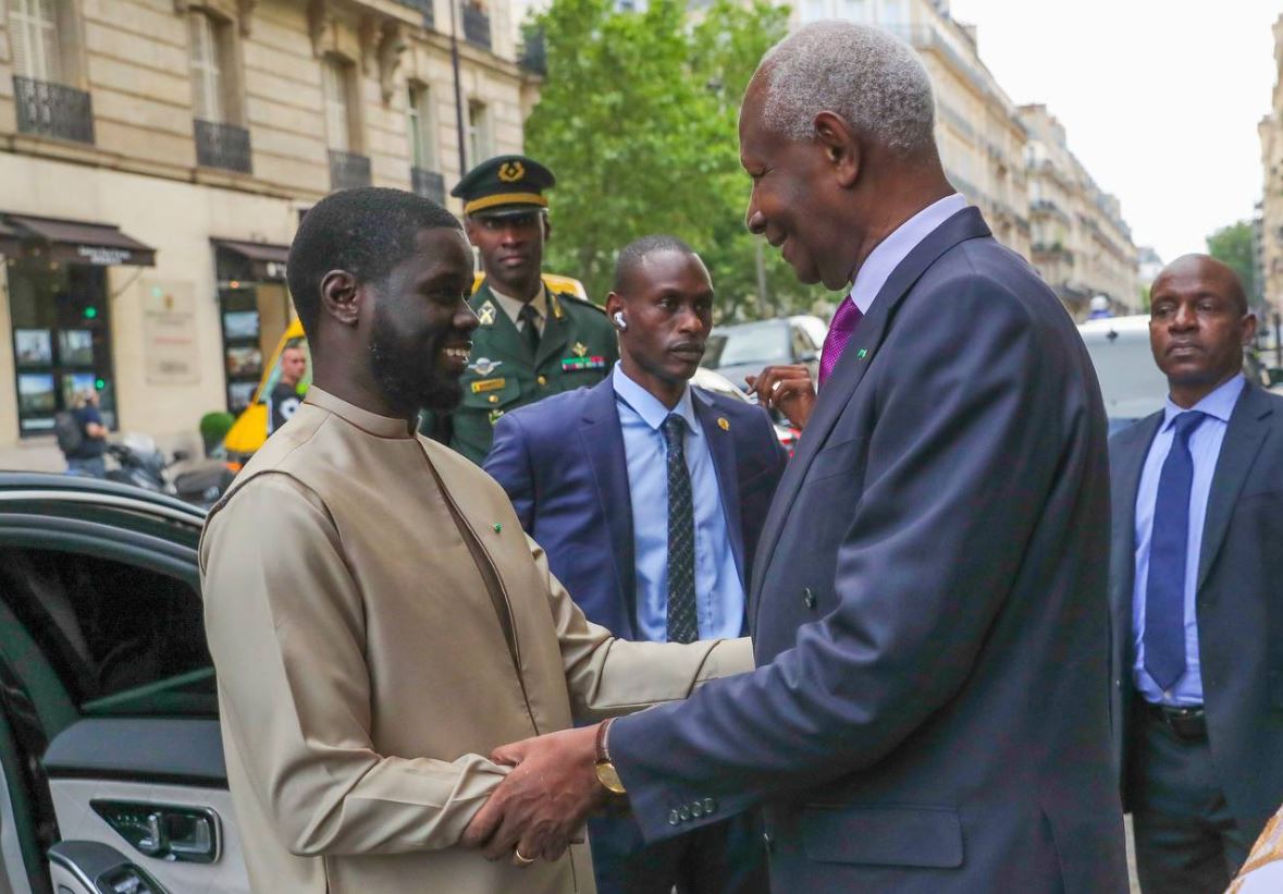 Paris : La réaction de Bassirou Diomaye Faye après sa rencontre avec l’ancien président Abdou Diouf