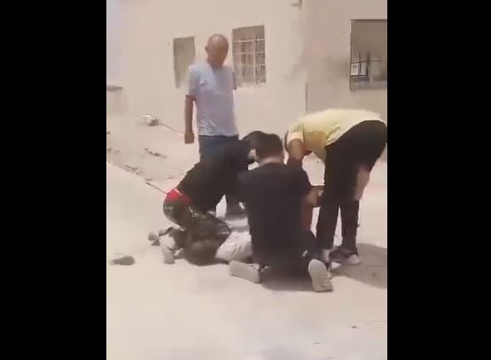 Maltraitance : Un Sénégalais sévèrement violenté  dans le désert…(vidéo)