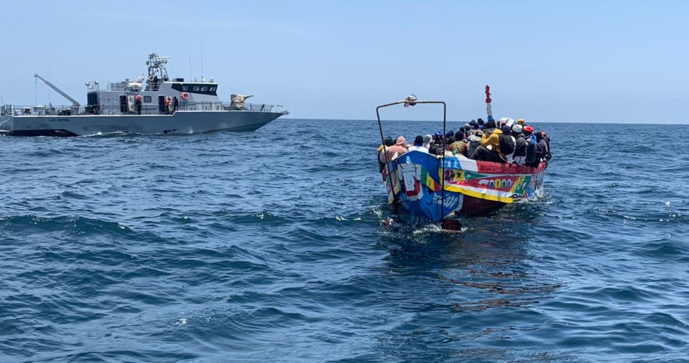 219 migrants irréguliers dont 25 mineurs et 27 femmes secourus à bord d’une pirogue partie de la Gambie
