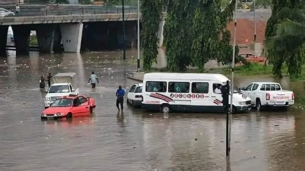 Abidjan dévastée par des pluies torrentielles : 11 morts et plusieurs disparus