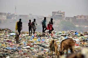 (10) Sénégal : Découvrez les chasseurs de déchets... Une action exemplaire !