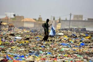 (10) Sénégal : Découvrez les chasseurs de déchets... Une action exemplaire !