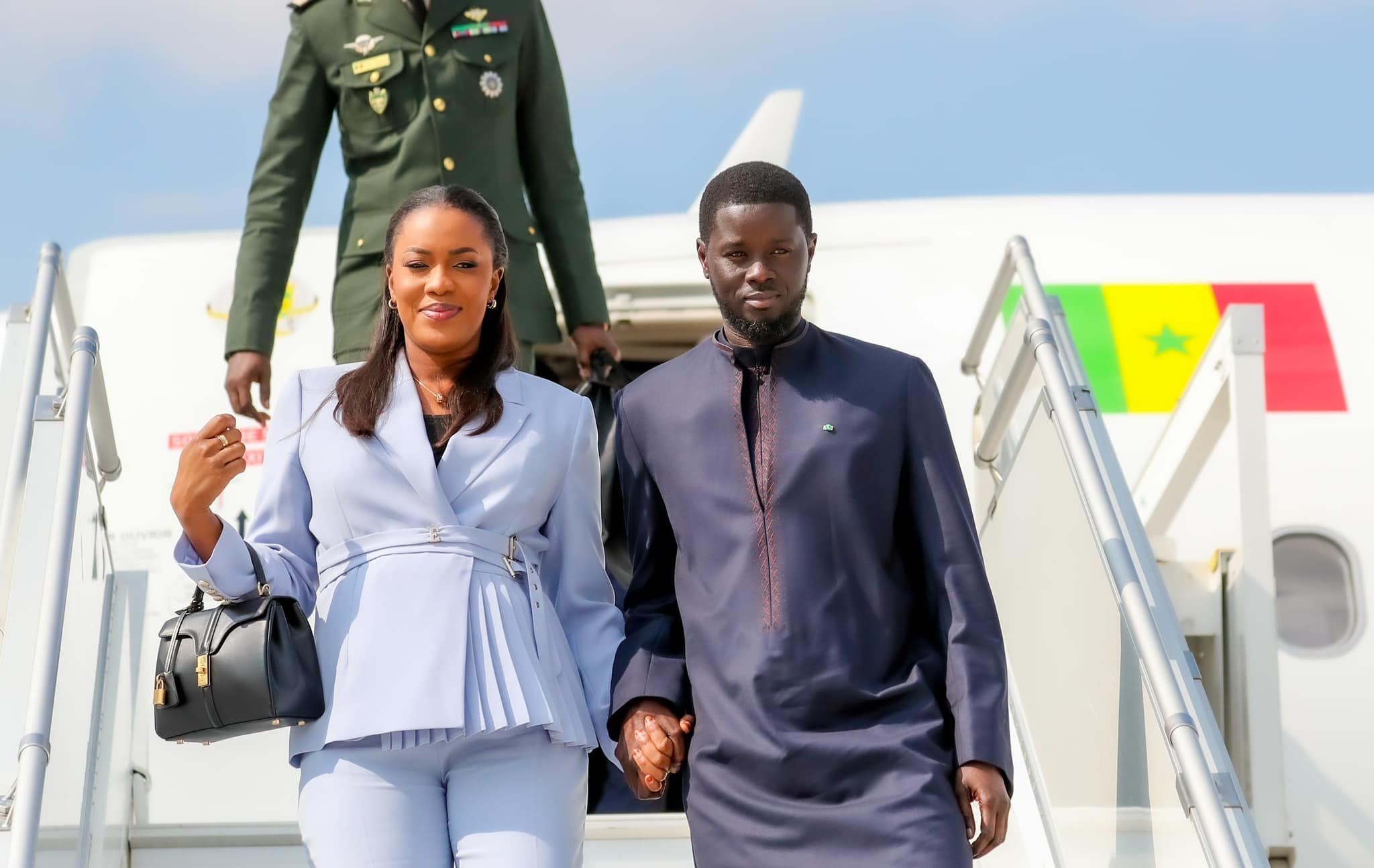 Sommet pour le Sport et Développement Durable : L’arrivée du Président Bassirou Diomaye Faye à Paris (Photos)