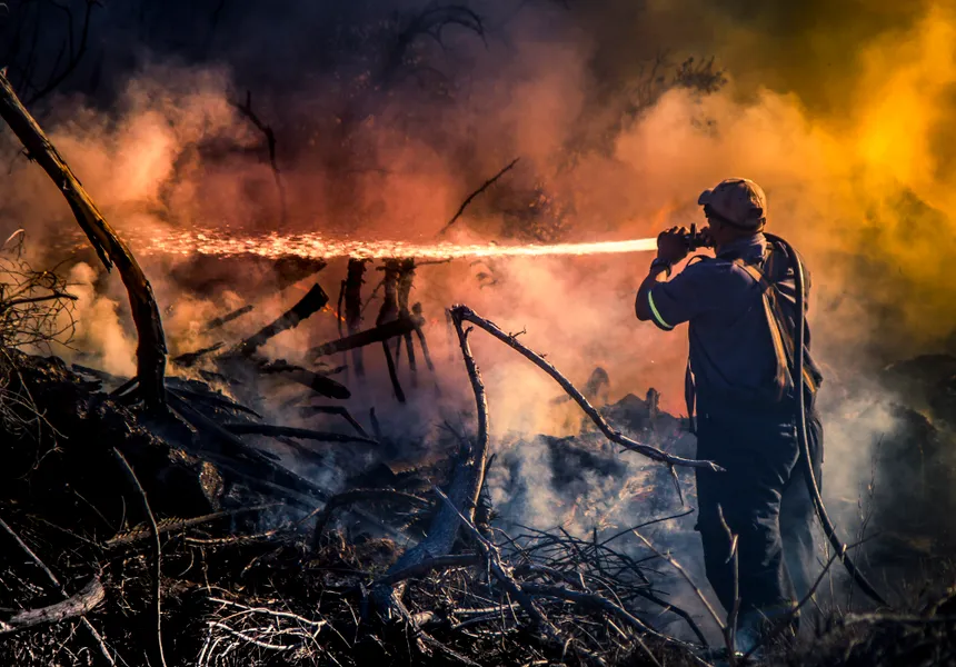 Afrique du Sud : Des pompiers périssent en luttant contre un incendie
