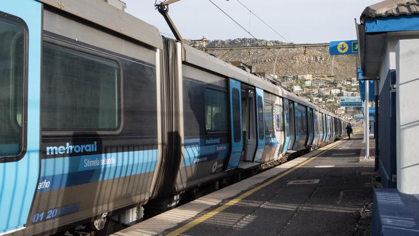 Collision tragique entre un bus scolaire et un train en Afrique du Sud: cinq enfants décédés, vingt blessés