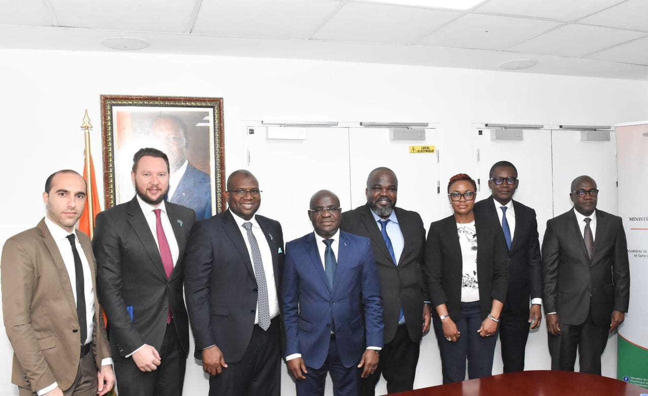 Côte d’Ivoire : Acquisition de licence révolutionnaire pour connecter l’Afrique… Une transformation numérique avec 135.000 Km de fibre d’ici 2025 !