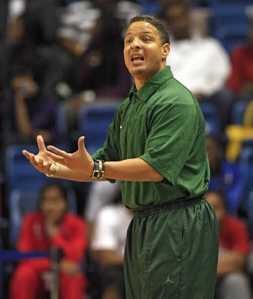 Otis HUGHLEY Jr prend la tête de l’équipe nationale féminine de basket: vers une reconquête historique en 2025