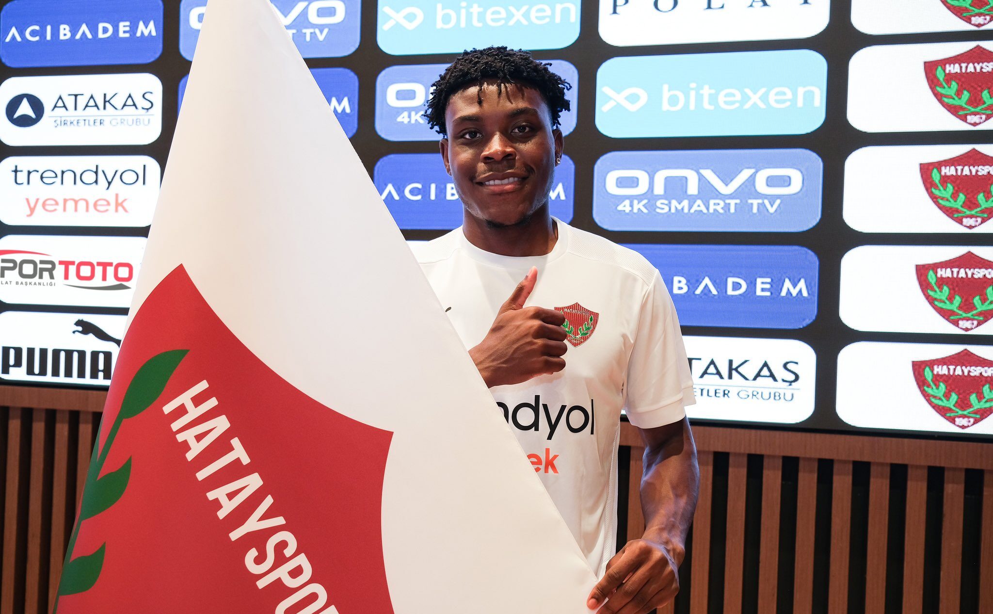 Photo : Transfert de Fisayo Dele-Bashiru en Italie pour un prêt avec option d’achat