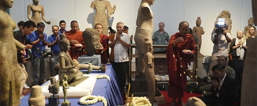 Retour au Cambodge de trésors culturels khmers : 14 sculptures récupérées du Met de New York