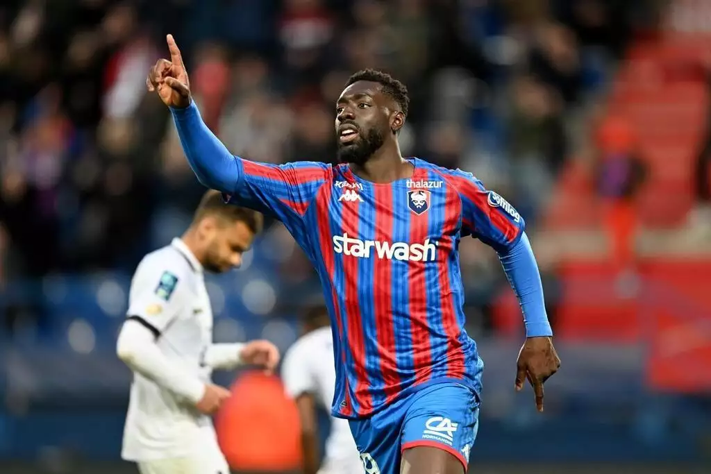 Transfert Imminent d’Alexandre Mendy : Sunderland et Caen en Négociations