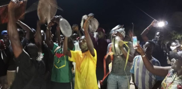 Concert de casseroles à l’Ucad : les étudiants du pavillon A en colère (video)