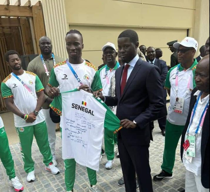 JO Paris 2024 : Le Président Bassirou Diomaye Faye rend visite aux athlètes sénégalais (Photos)