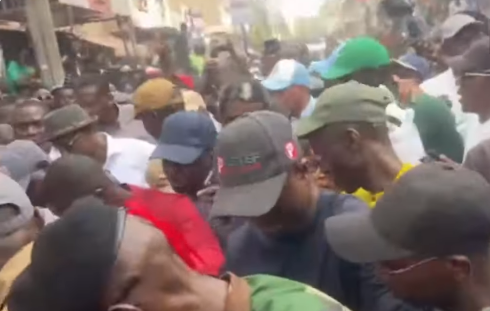 Colobane : Sonko invite les marchands ambulants à accepter les sites de recasement