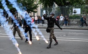 Tensions à Rennes et Nantes après les législatives : Affrontements entre manifestants et forces de l’ordre