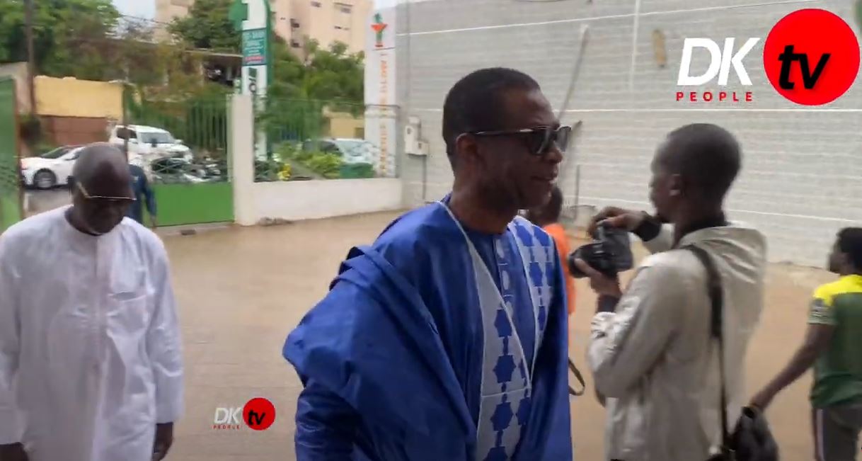 Mariage Zeyna: Youssou Ndour à la mosquée avec des invités prestigieux (vidéo)