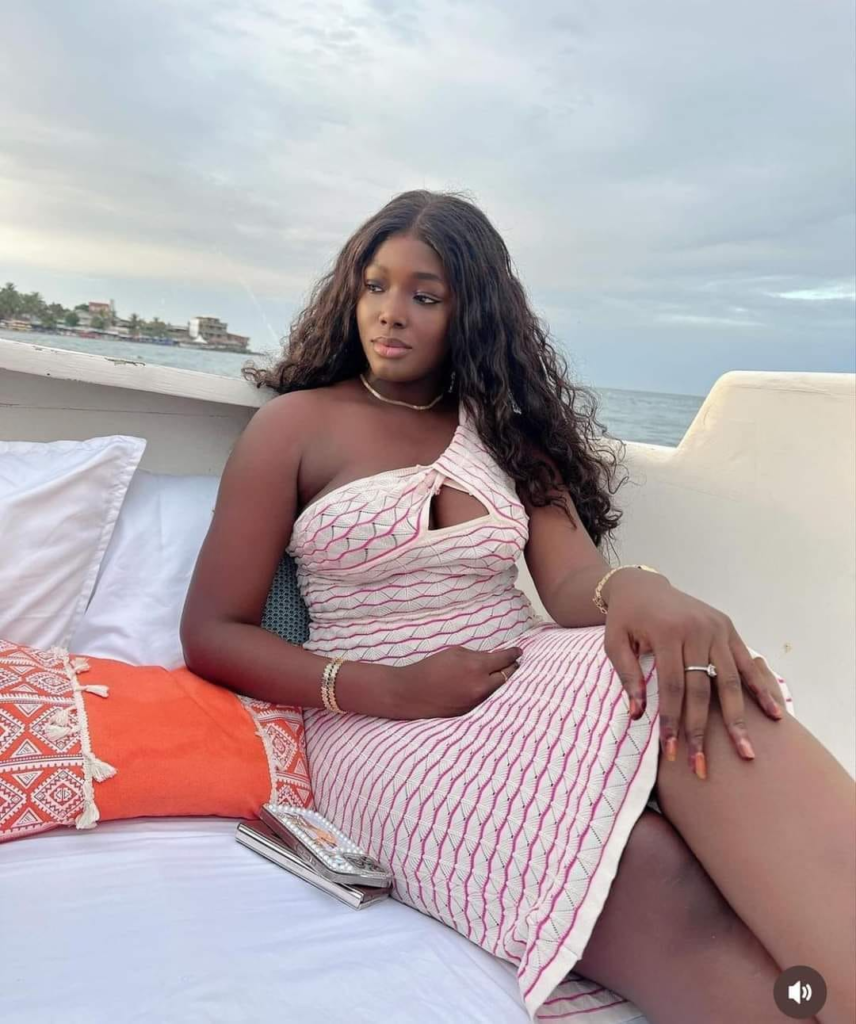 (4 Photos) Mame Fatou de Cœurs Brisés fait sensation en tenue sexy... Découvrez ses clichés