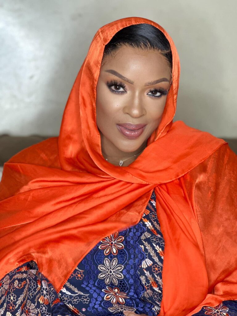 (8) Photos : Élégance naturelle de Mado Diaw au Magal 2024...
