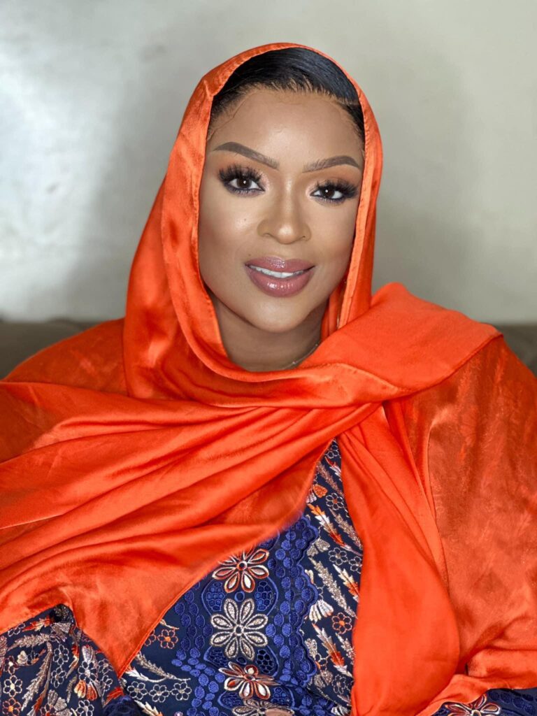 (8) Photos : Élégance naturelle de Mado Diaw au Magal 2024...