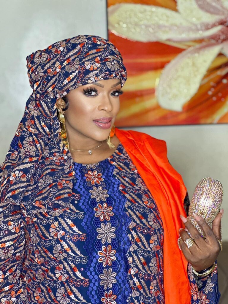 (8) Photos : Élégance naturelle de Mado Diaw au Magal 2024...