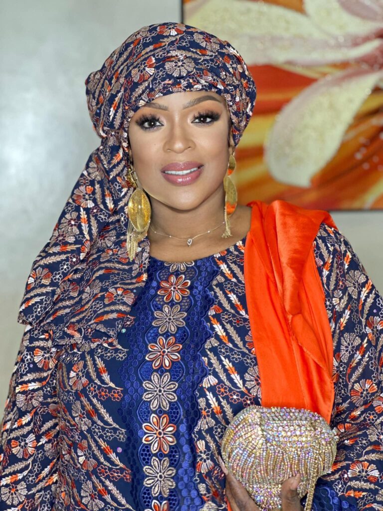 (8) Photos : Élégance naturelle de Mado Diaw au Magal 2024...