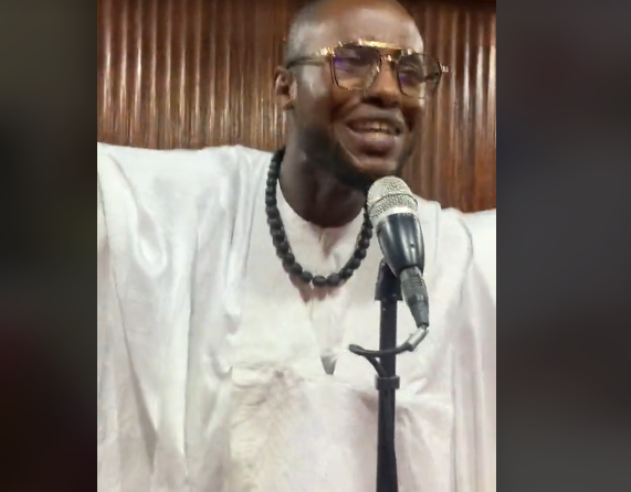 Amadou Bia Sow, alias Arona dans Cœurs Brisés, dévoile ses talents de chanteur…