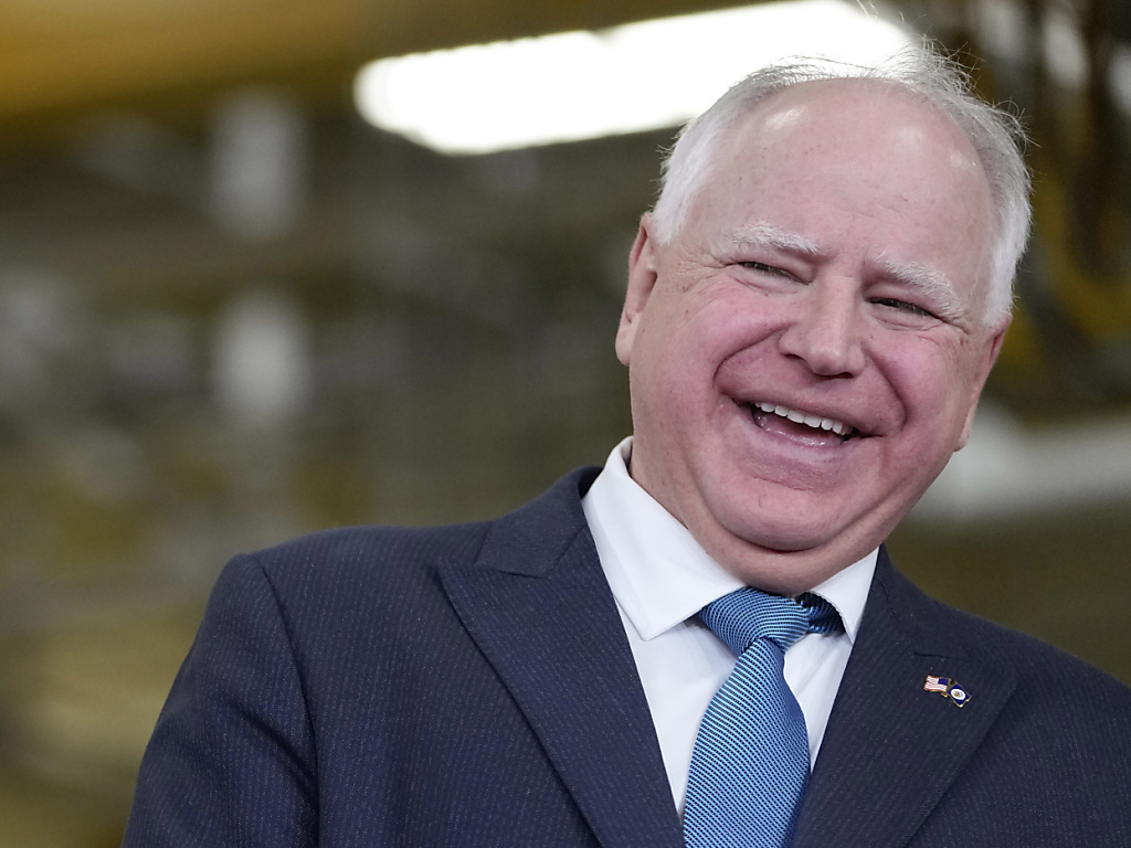 Kamala Harris fait un coup majeur en choisissant Tim Walz comme vice-président pour l’élection de novembre