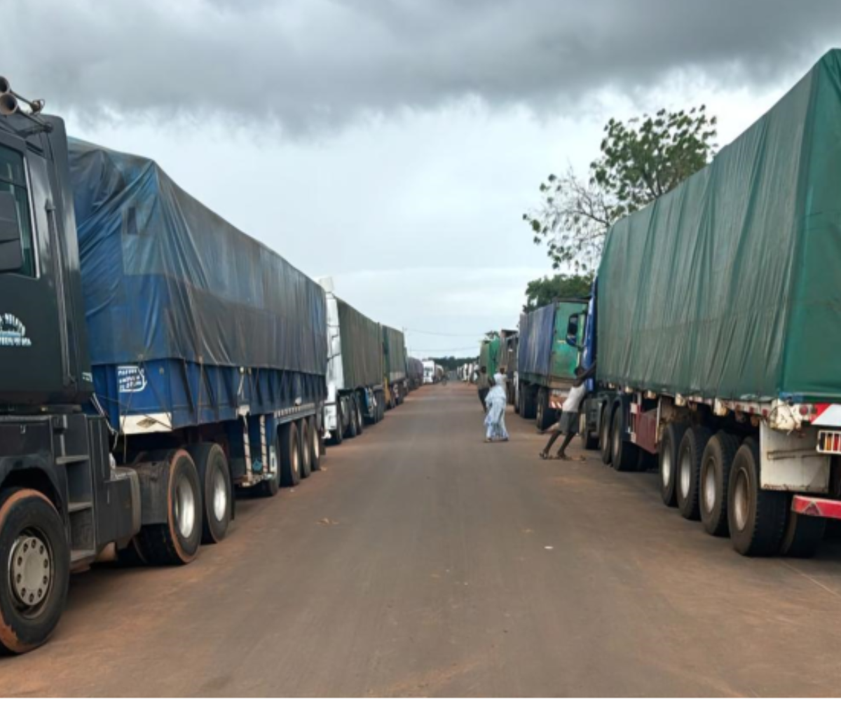 Tension persistante aux frontières : des centaines de camions bloqués entre le Sénégal et la Gambie