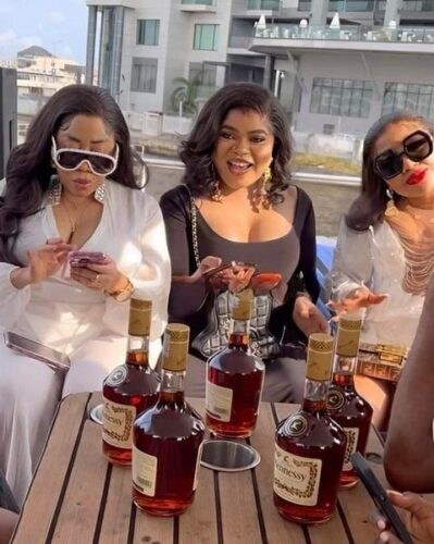 Vidéo : La somptueuse croisière de Bobrisky pour célébrer sa liberté...