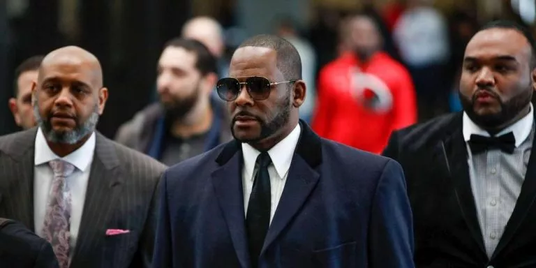 Vidéo saisissante de R. Kelly en prison : Découvrez la prestation inédite du chanteur