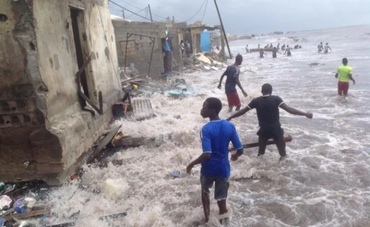 Bargny frappée par une houle dévastatrice : La mer engloutit des dizaines de maisons (Vidéo)