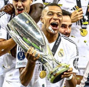 Le Real Madrid remporte la Supercoupe d’Europe, Kylian Mbappé buteur pour son premier match