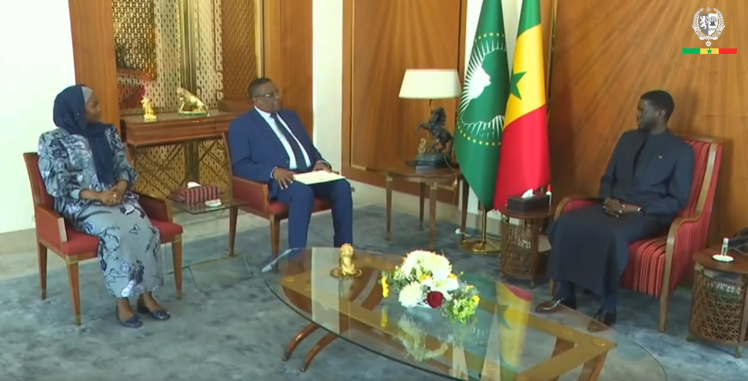 Palais : Le président Bassirou Diomaye Faye reçoit le Ministre des Affaires étrangères du Tchad, Abdramane Koumallah (Vidéo)